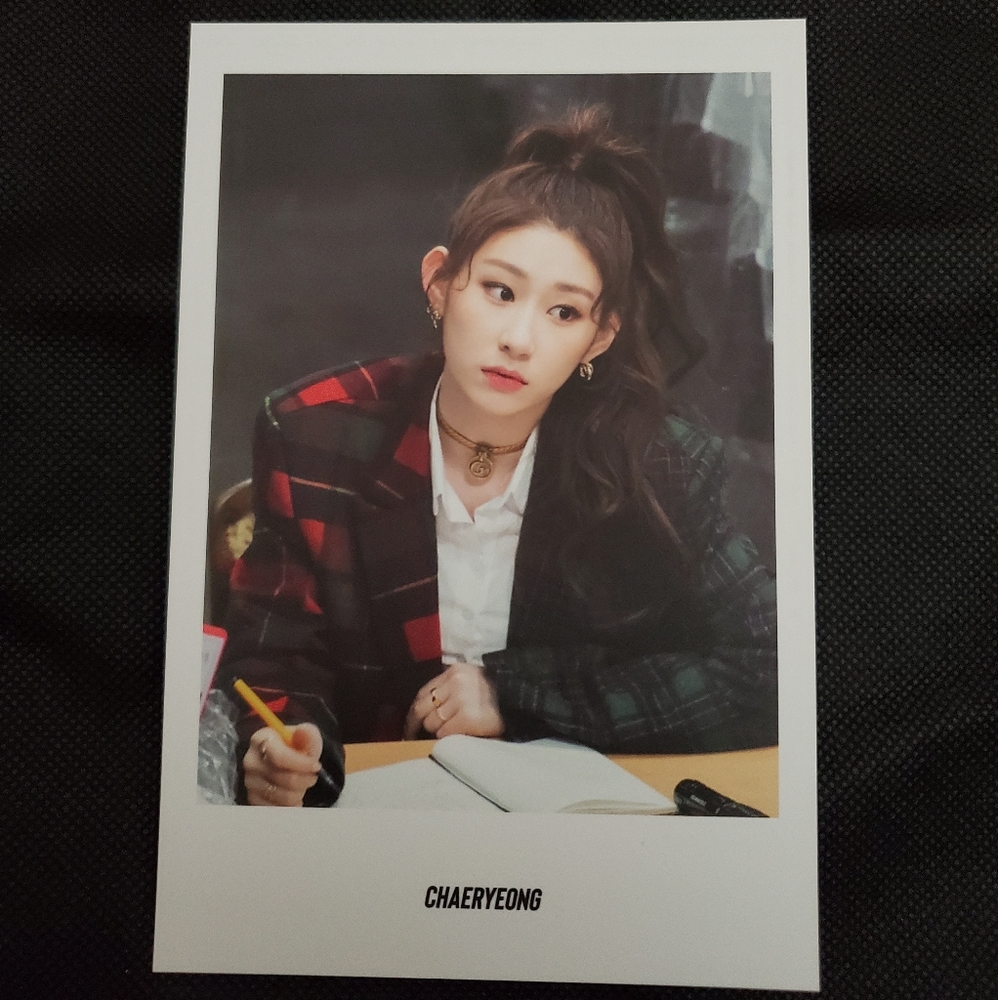 Itzy Chae pre order benefit